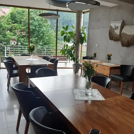 Jasminowe Ogrody Щирк